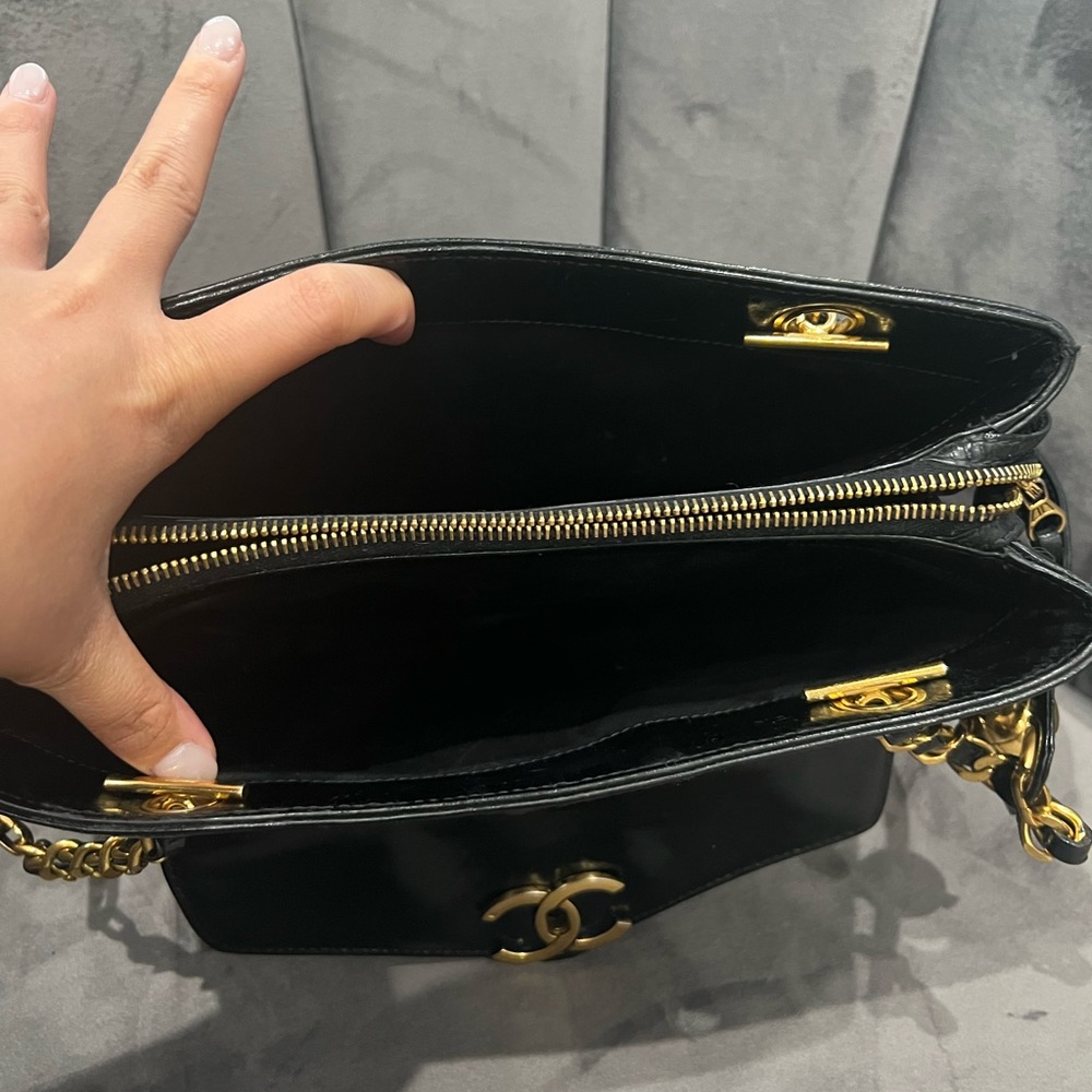 24k gold hardware Chanel vintage tote bag - Picture 12 of 17